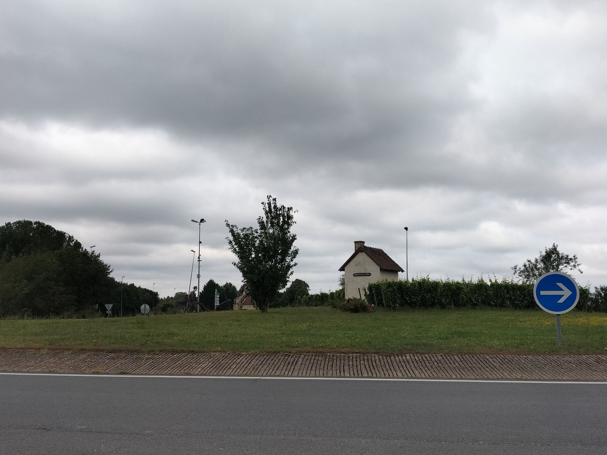 Noyers-sur-Cher, rond-point (41)