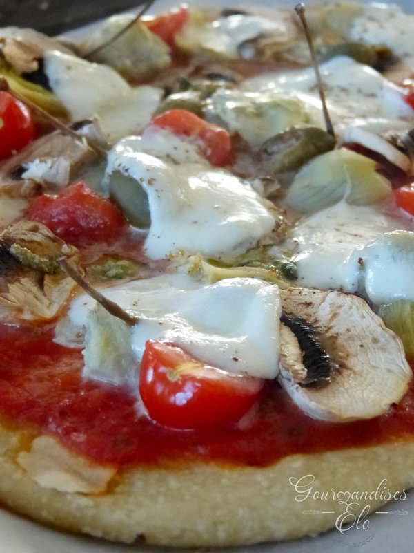 Pizza végétarienne coeur artichaud champi tomates câpres (3)