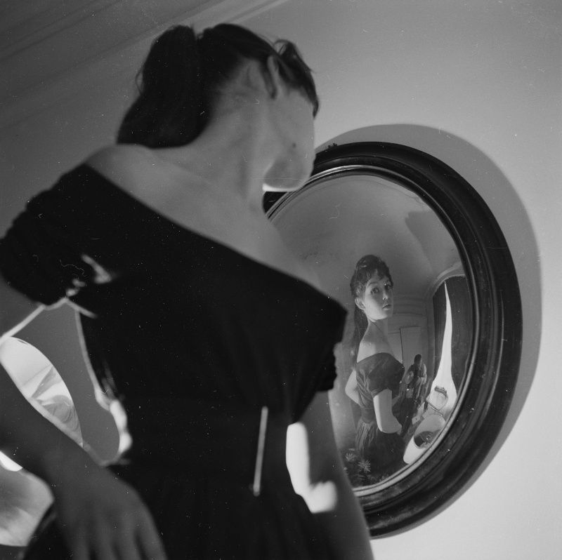 1955-chez_bb-par_gaston-robe_noire-071-1