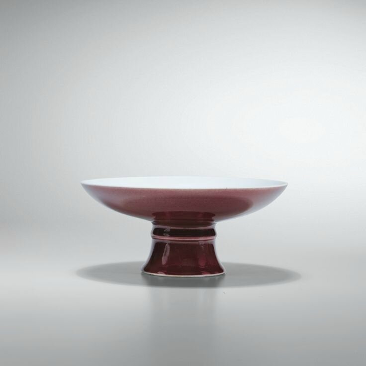 Coupe à pied en porcelaine à glaçure rouge de cuivre, Marque et époque Qianlong