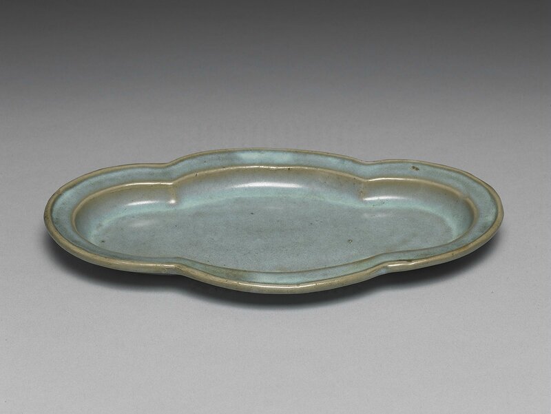 Dish with foliated shaped in sky blue glaze, Jun ware, Jin-Yuan Dynasty (12th-14th century)
