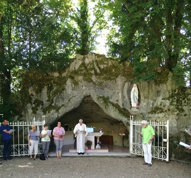 le Prêtre et l'ensemble paroissial de St Loup