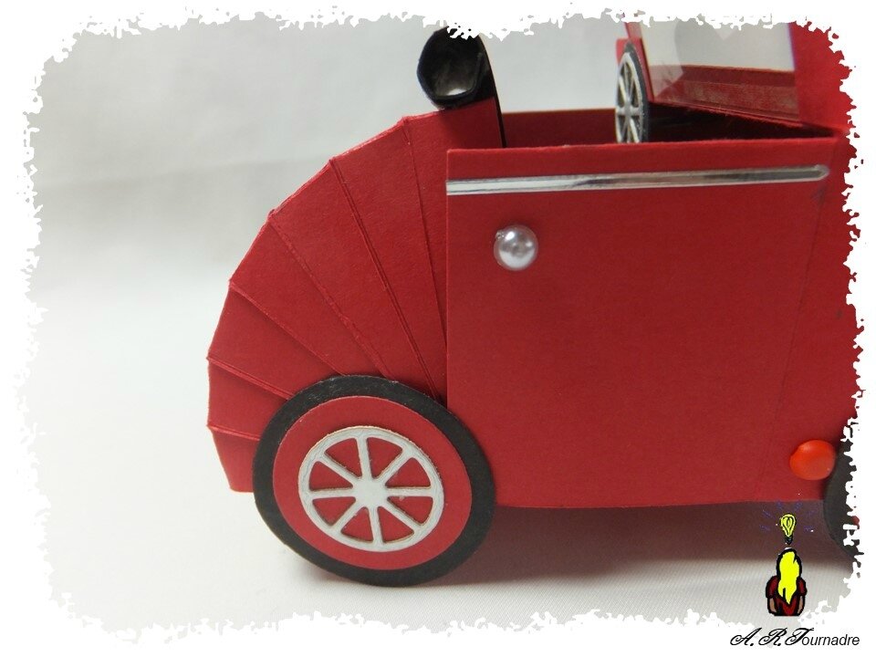 ART 2018 03 voiture rouge 3