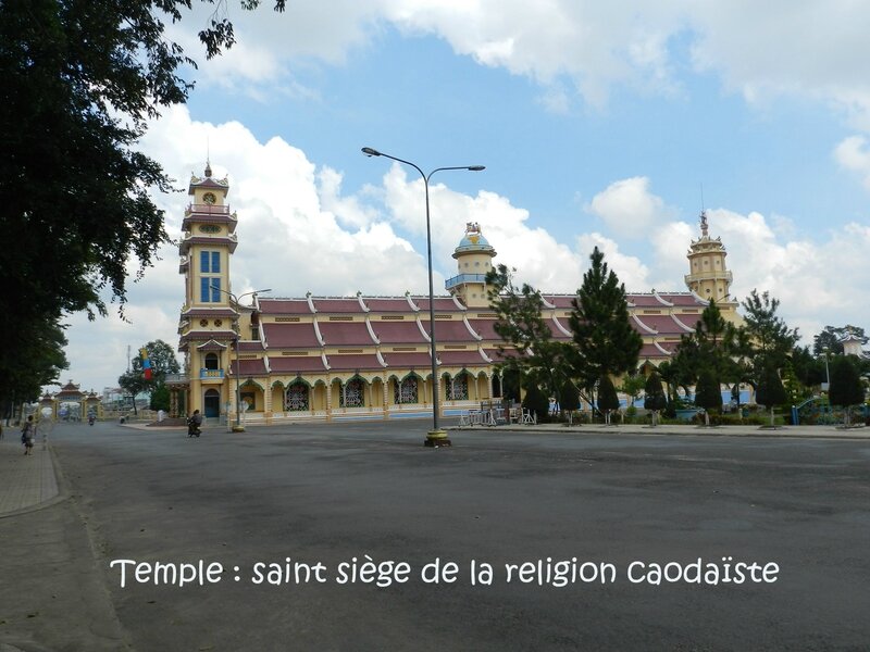 Tay Ninh temple de la religion caodaïste