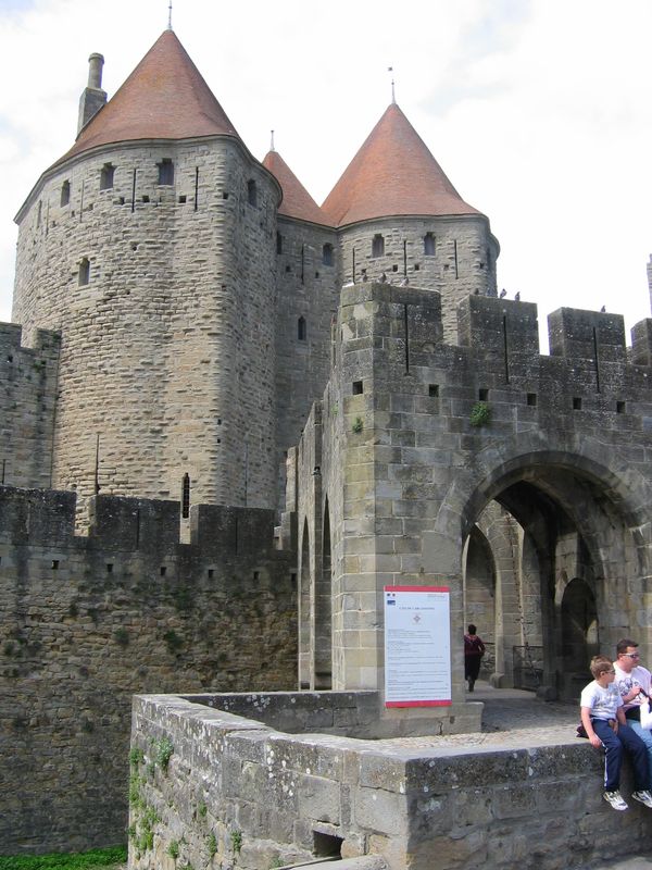 Cité de Carcassonne : L'entrée, le pont levis