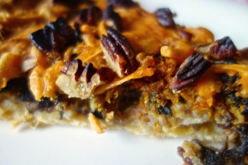 tarte aux champignons des bois, châtaignes, mimolette et noix de pécan