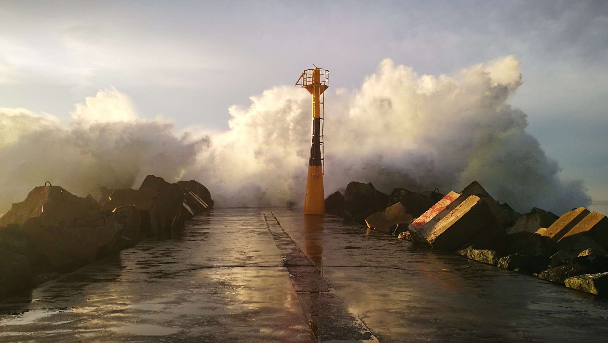 Anglet, La Barre, digue des Cavaliers, lumière, vague, février 19