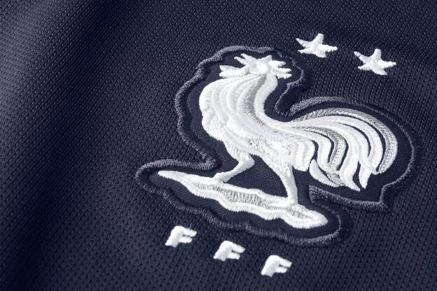Nike fait fabriquer le maillot des Bleus à 3 euros et le revend 140 ! Maillot bleus FFF 1