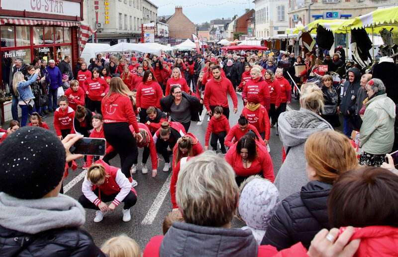 SAINTE CATHERINE 2019 FLASH MOB RUE CHARLES DE GAULLE face