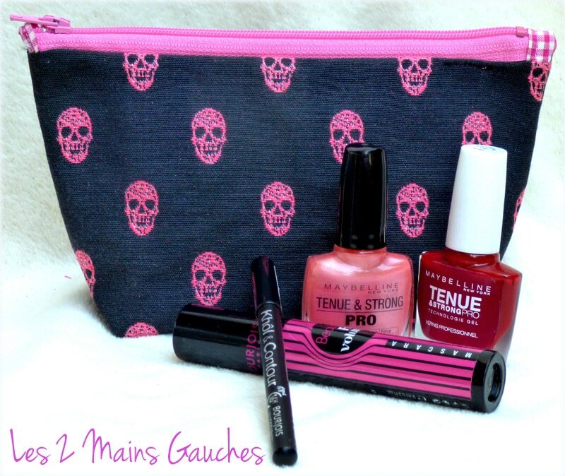 trousse à maquillage noir têtes de mort roses