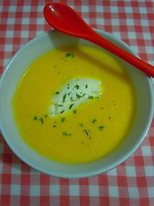 velouté carottes-cumin et sa quenelle kiri (110)