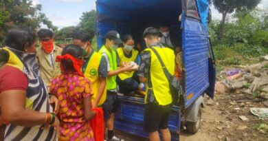 Bangalore-students-distributed-rations-1-390x205