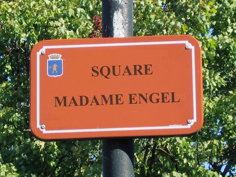 Pancarte fictive Square Madame Engel