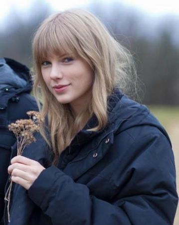 Taylor_Swift_SafeSound_Set_1