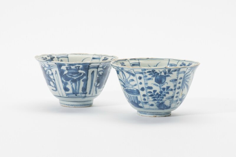 Two Kraak porcelain cups, Wanli period (1573-1619)