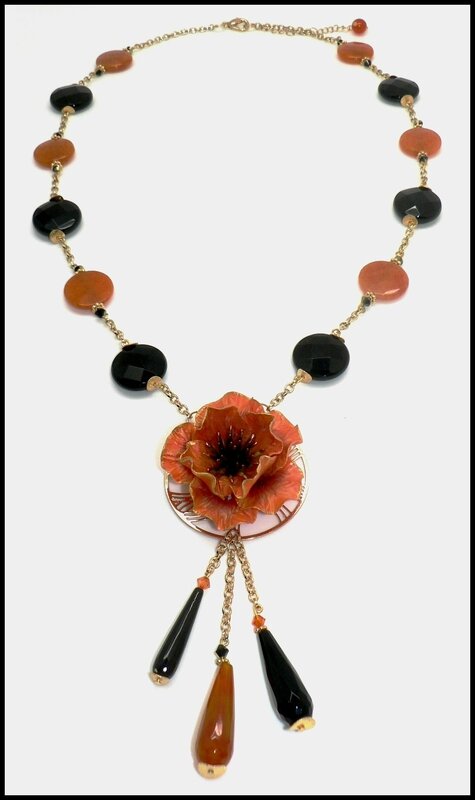 Sautoir noir et orange onyx agates cornaline fleur en porcelaine froide