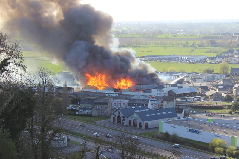 Avranches incendie Etp blanchet SA samedi 20 avril 2013 Pont-Gilbert bois