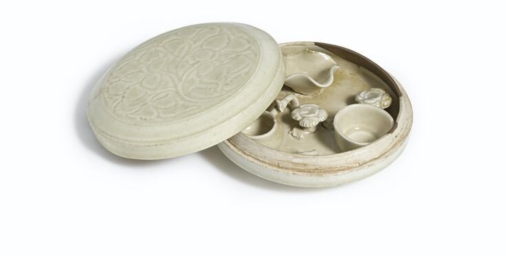 A_Qingbai_cosmetic_box_and_cover__Northern_Song_dynasty