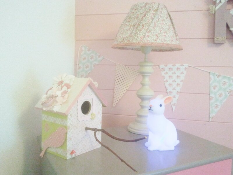 Nichoir home made, lampe customisée tissu liberty Eloïse et veilleuse lapin Rex