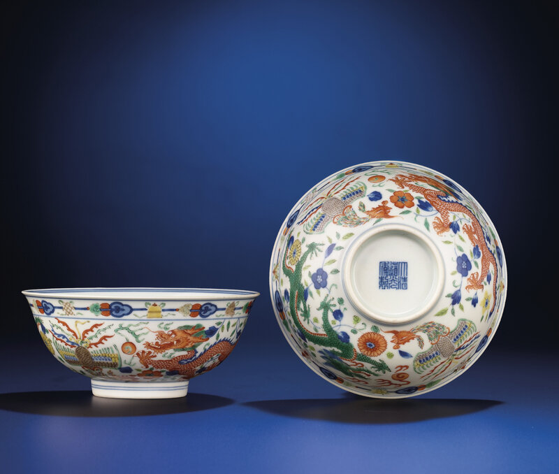 A fine pair of wucai 'Dragon and Phoenix' bowls, Daoguang six-character seal marks and of the period (1821-1850)