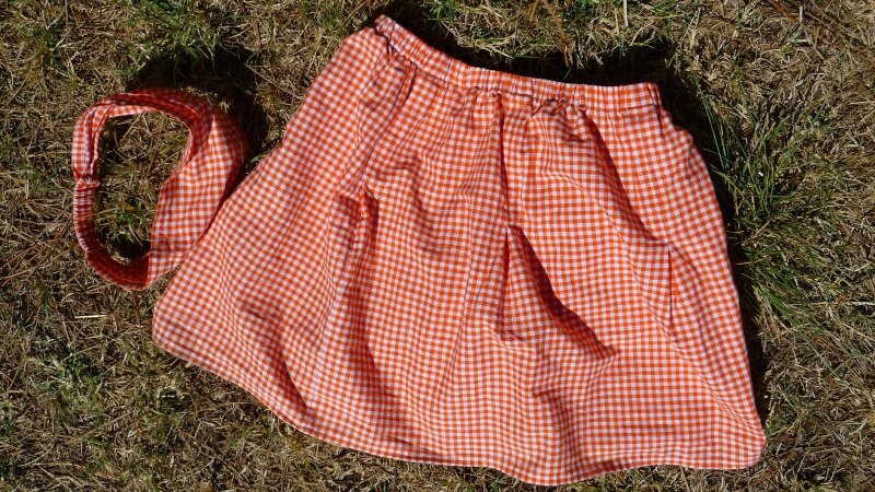 Jupette vichy et son bandeau assorti