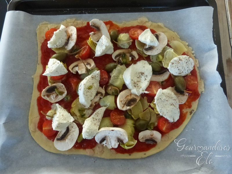 Pizza végétarienne coeur artichaud champi tomates câpres (2)
