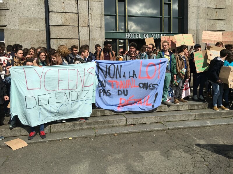 manifestation loi travail Avranches 31 mars 2016 lycéen banderolles