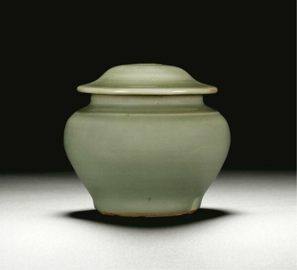 A 'Longquan' celadon-glazed jar and cover, Ming dynasty, 15th century
