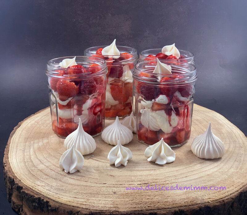 Pavlova aux fruits rouges en verrine