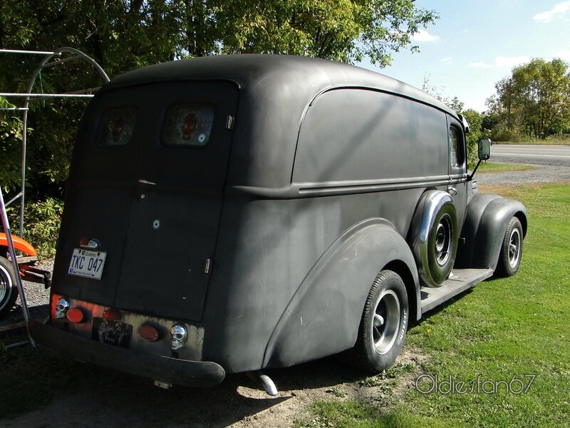 ford-panel-delivery-1942-1947-b