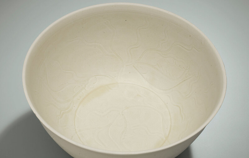 2019_HGK_16696_3058_003(a_very_rare_large_ding_carved_fish_bowl_northern_song-jin_dynasty)