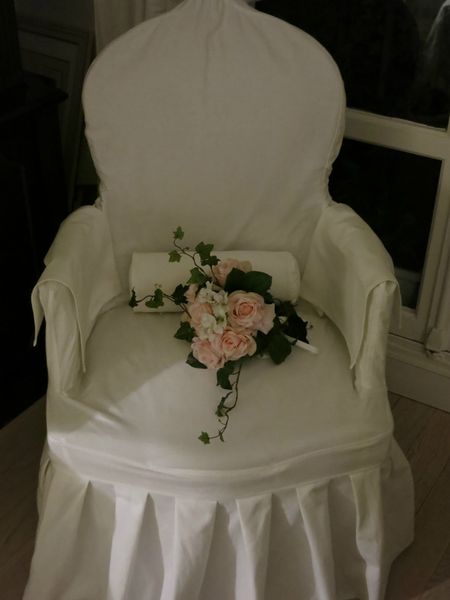 FAUTEUILS BLANCS 002