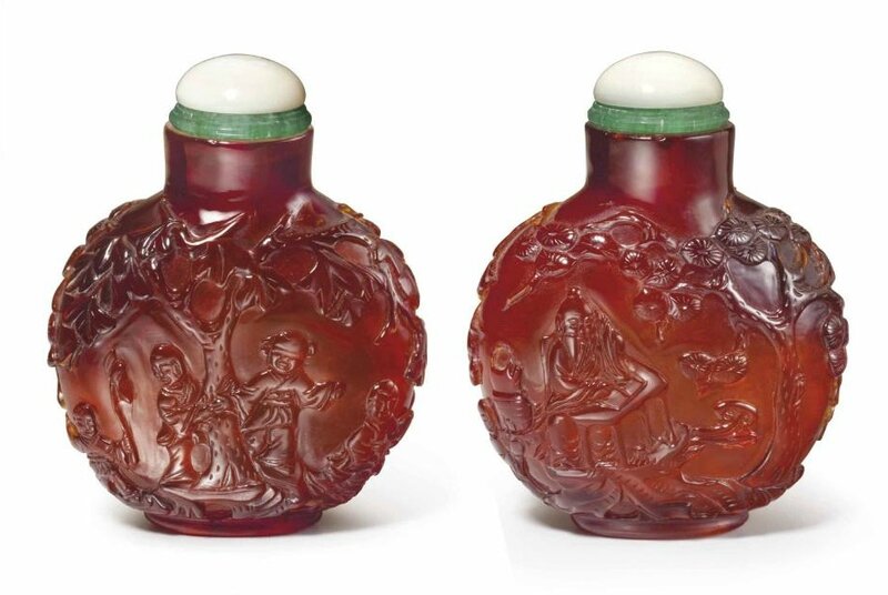 A carved amber snuff bottle, 1800-1850