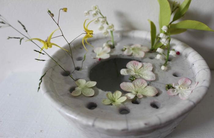 700_cecile-daladier-vase-tiny-flowers