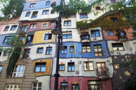 eco_quartier_FriedensreichHundertwasser_Lowengasse_and_Kegelgasse_Apartments_Vienna_1985