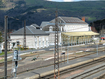800px_Neussargues_gare_2