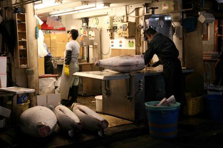 Tsukiji_market_2