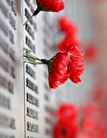 220px_Remebrance_poppy_ww2_section_of_Aust_war_memorial