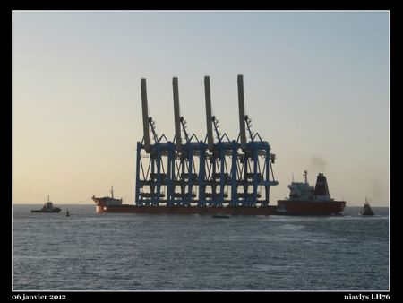 ZHEN HUA 20 sort du Port 8