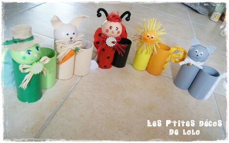 pots à crayons avec des rouleaux de papier toilette