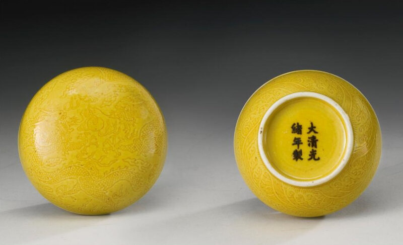 A yellow-glazed 'dragon' seal paste box and cover, Guangxu mark and period