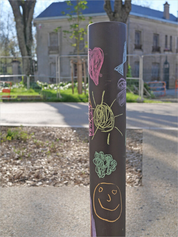 ville graff craie nature poteau 260320 3