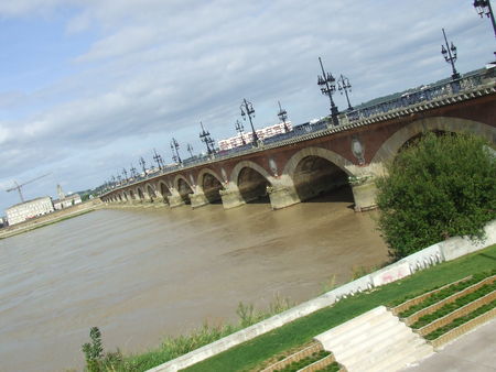 Pont_de_Pierre_2