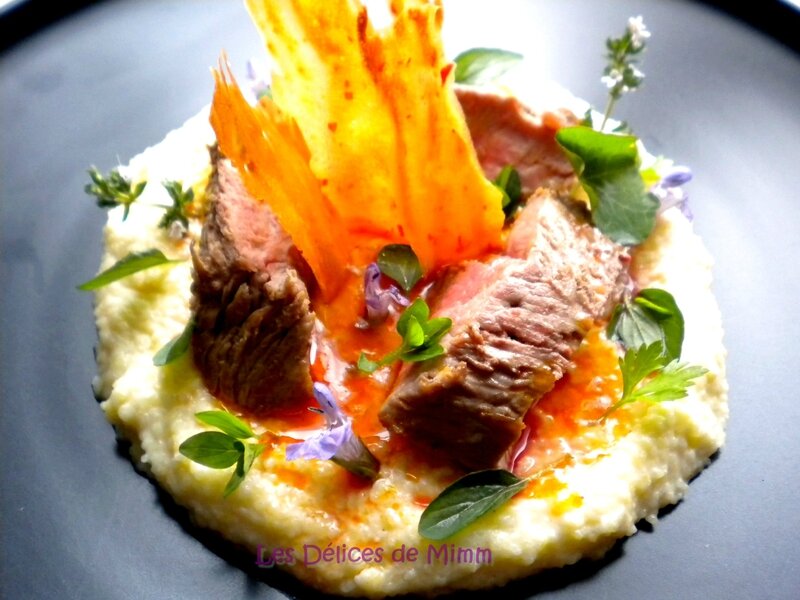 Steak de canard à la gelée de piment, polenta crémeuse au parmesan et tuiles au piment 2