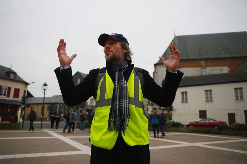 Un-gilet-jaune-a-Grand-Bourgtheroulde-dans-l-Eure-mardi