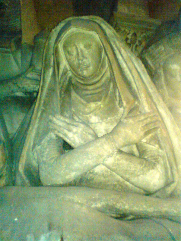 Basilique St Michel, la Mise au Tombeau, détail, la Vierge