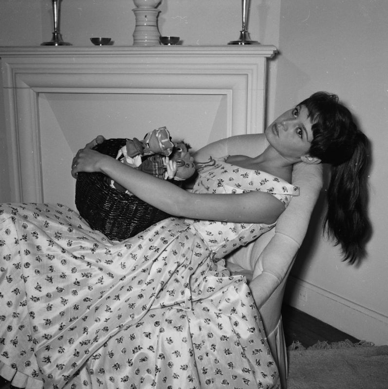 1955-chez_bb-par_gaston-robe_fleur-031-1