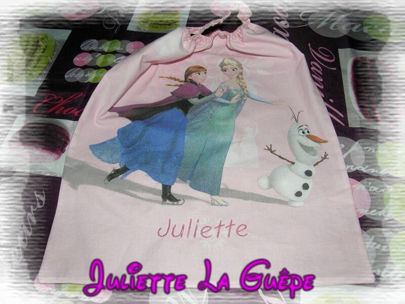 serviette reine des neiges rose