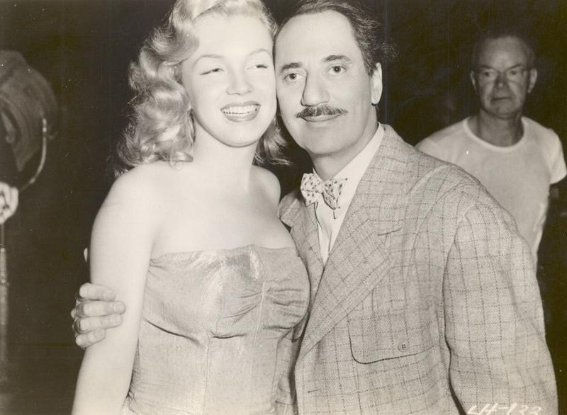 1949-Love_Happy-film-sc_mm-set-with_groucho_marx-3-1b