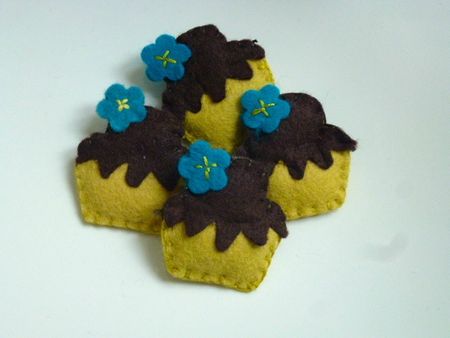 Broches cupcakes bleues